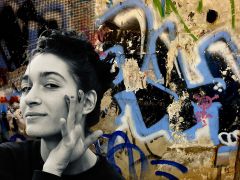 48000-grafiti-girl-op-muur-napels.jpg